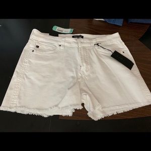 MAKE ME AN OFFER. White Dear John Jean Shorts